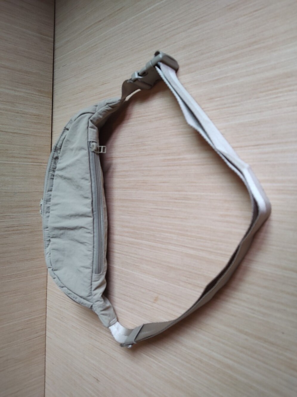 Uniqlo Nylon Crossbody Bag Funny Pack Waist Shoulder Handbag Beige Khaki Pockets - Picture 10 of 16